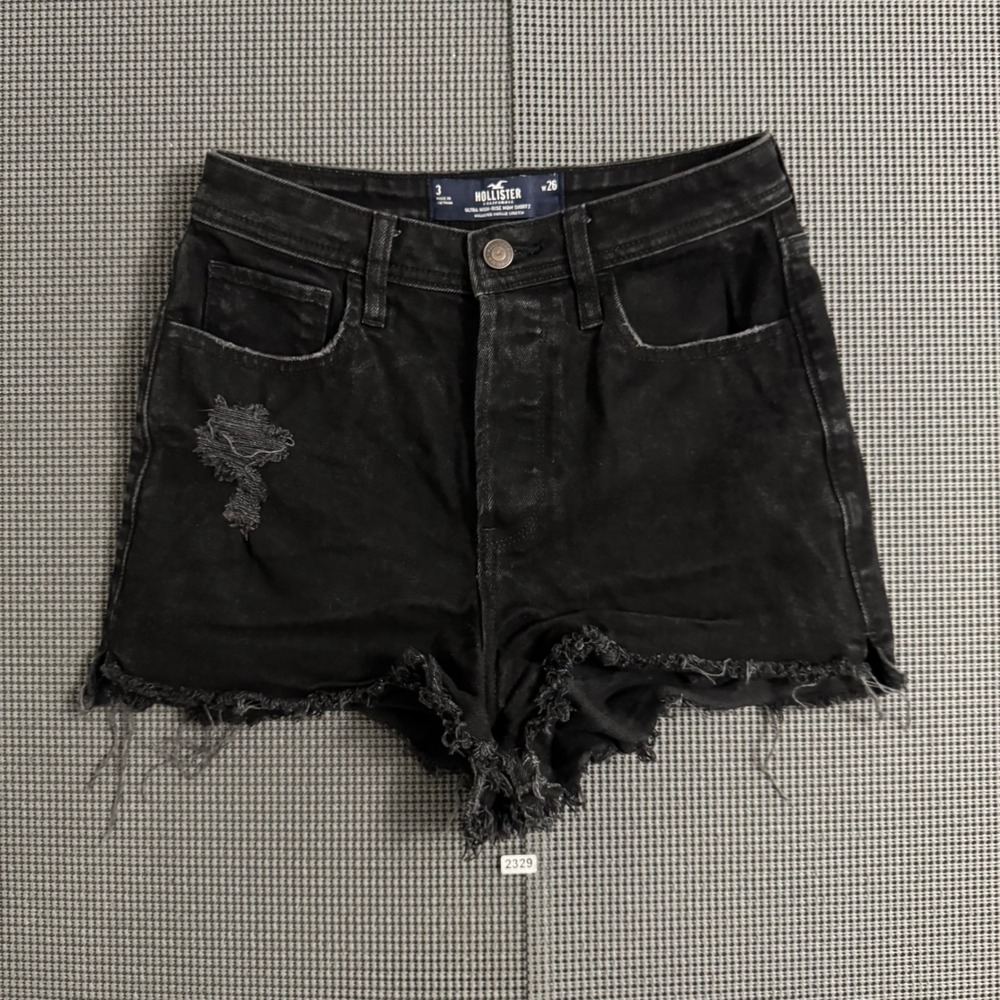 Hollister Ultra High-Rise Mom Shorts 3 W26 Distressed Black Denim Frayed Hem